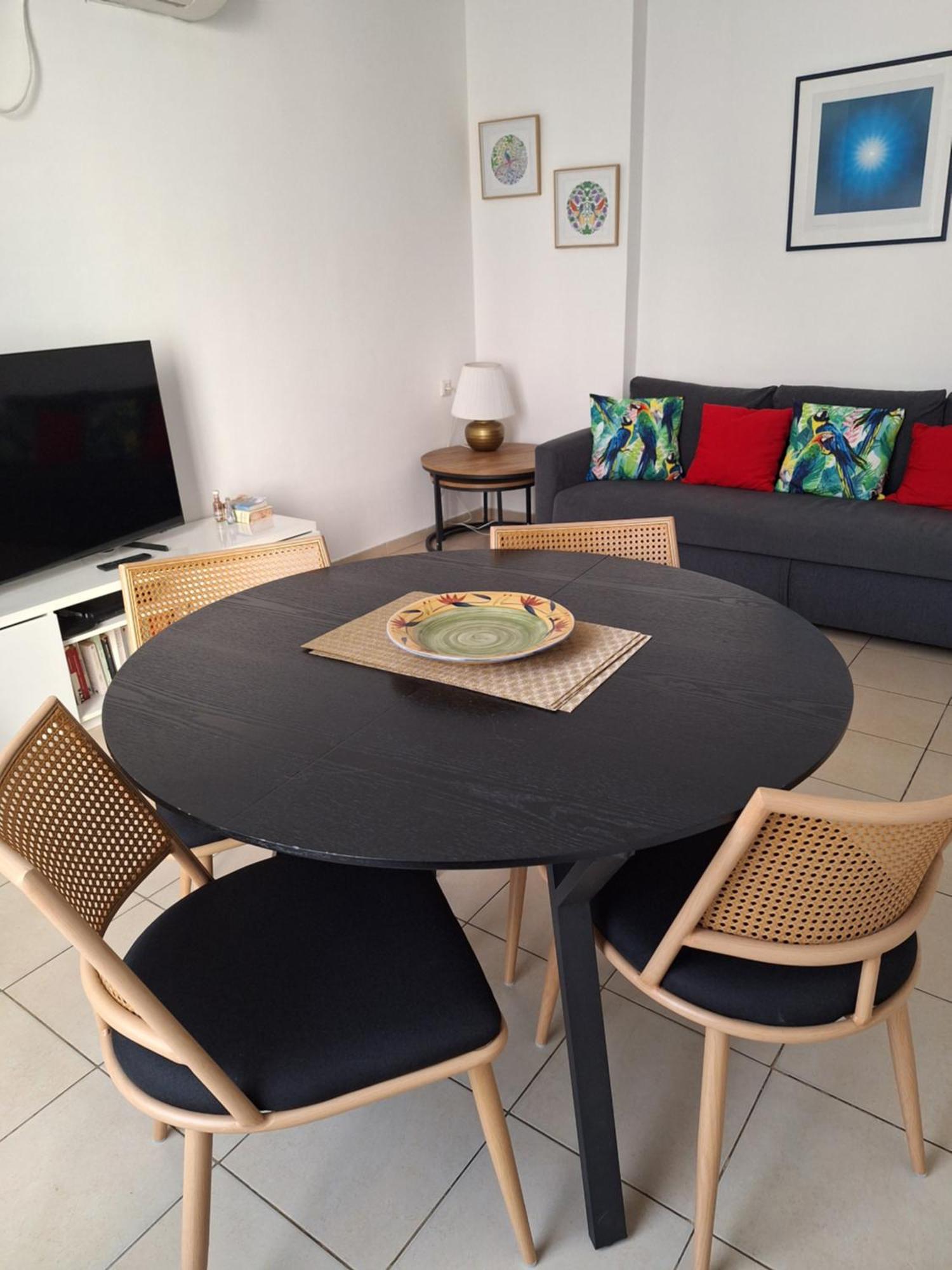 Amazing Apartment For 3 Guests Steps From The Beach Netanya Exterior foto