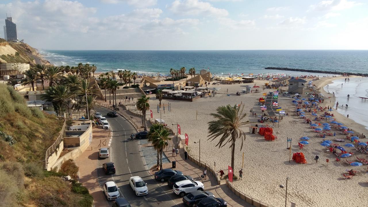 Amazing Apartment For 3 Guests Steps From The Beach Netanya Exterior foto